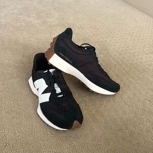 NWOB New Balance 327 women’s 8